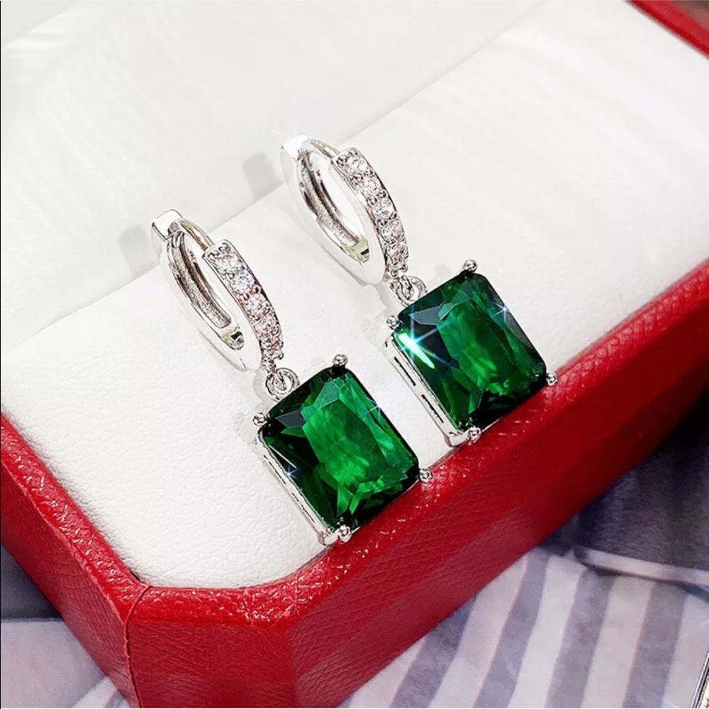 Emerald Green Silver Dangle Drop Earrings